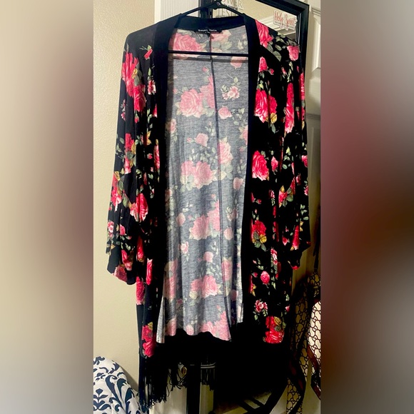💰2/$10 Cardigan rose pattern with tassel xl - Picture 1 of 7